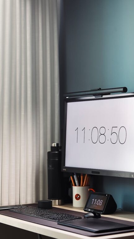 Cum să îți organizezi eficient spațiul de lucru acasă pentru a crește productivitatea