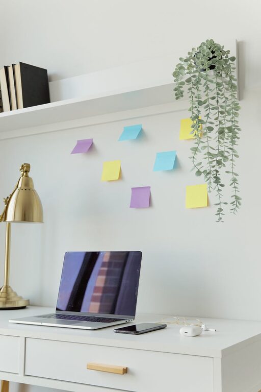 Sfaturi practice pentru organizarea eficientă a biroului acasă